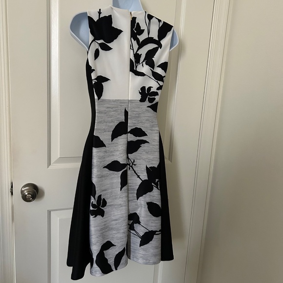 DKNY Sleek Black and White Dress for Special Ocassions - Size 2 - Picture 4 of 5